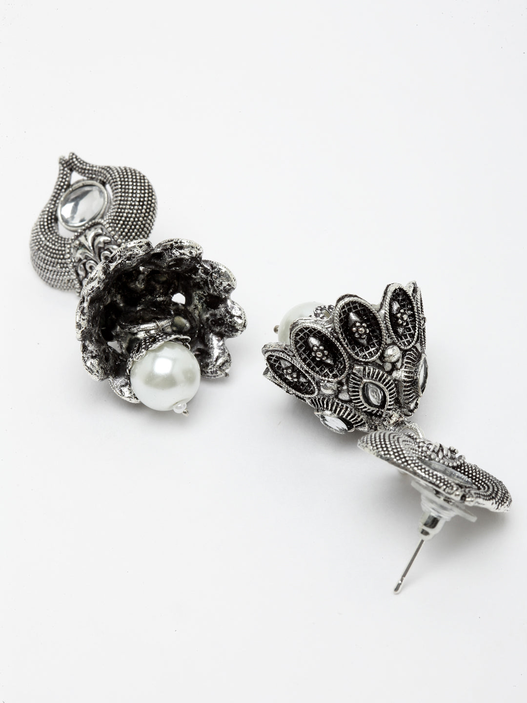 Silver-Toned & White Kundan Oxidised Jewellery Set