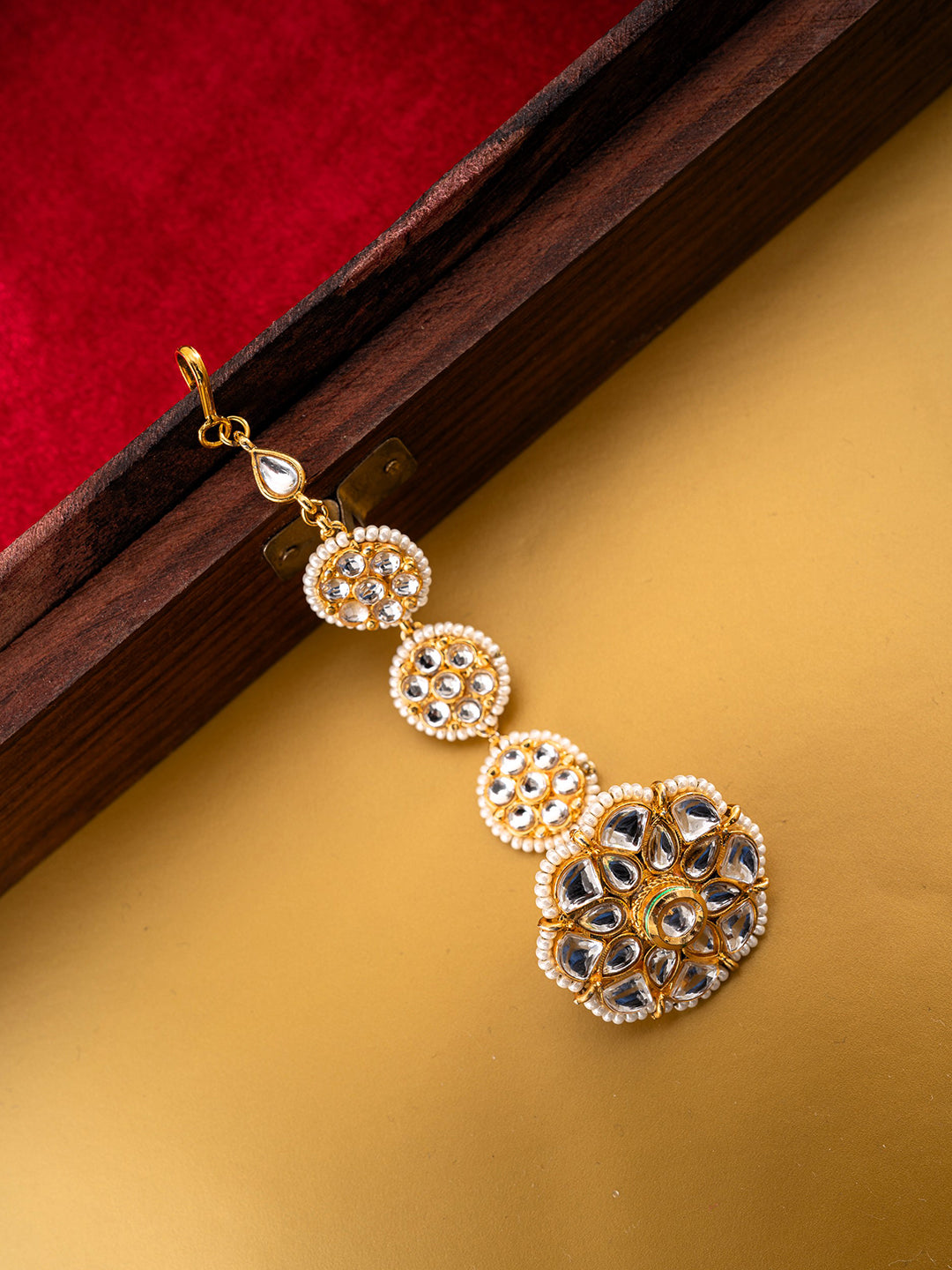 Gold-Plated Kundan Studded & Pearls Beaded Maang Tikka