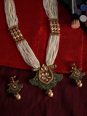 Women Gold-Plated & Green kundan Embellished Handcrafted Jewellery Set