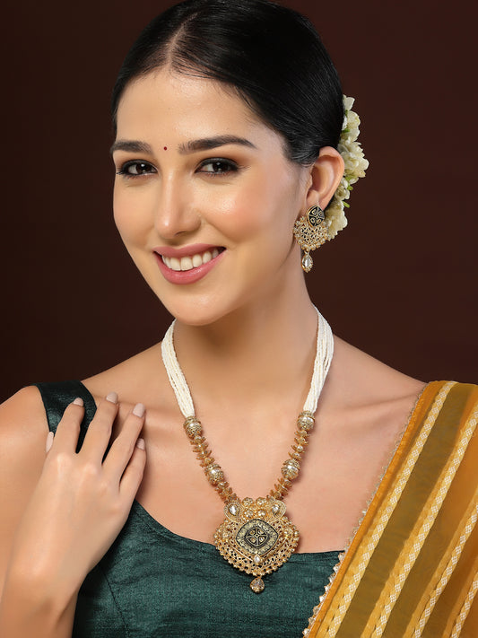 Gold-Toned Stone-Studded Jewellery Set