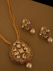 Gold-Toned Stone-Studded Kundan Jewellery Set