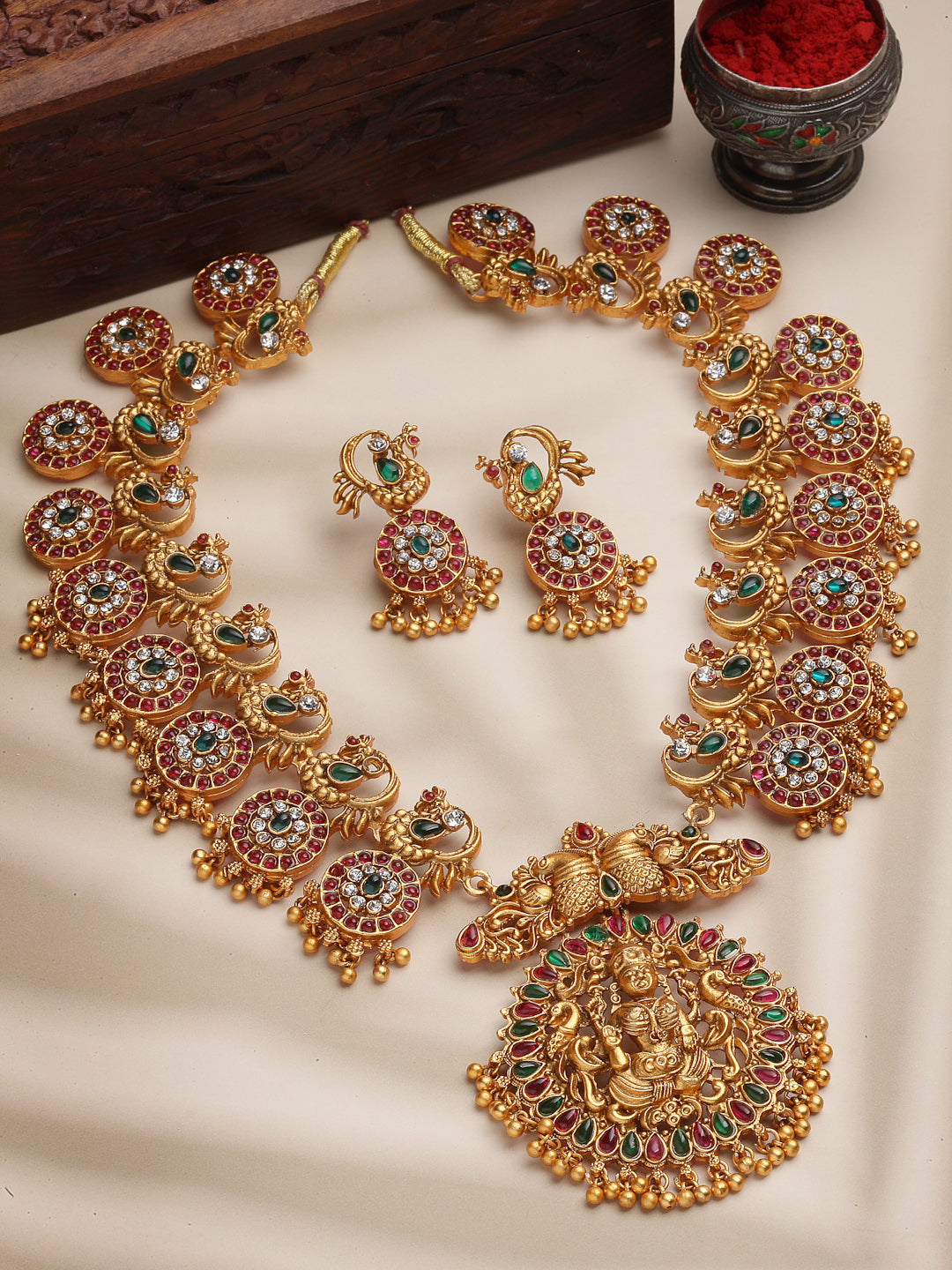 Women Gold-Plated Stone Studded & Beaded Jewellery Set