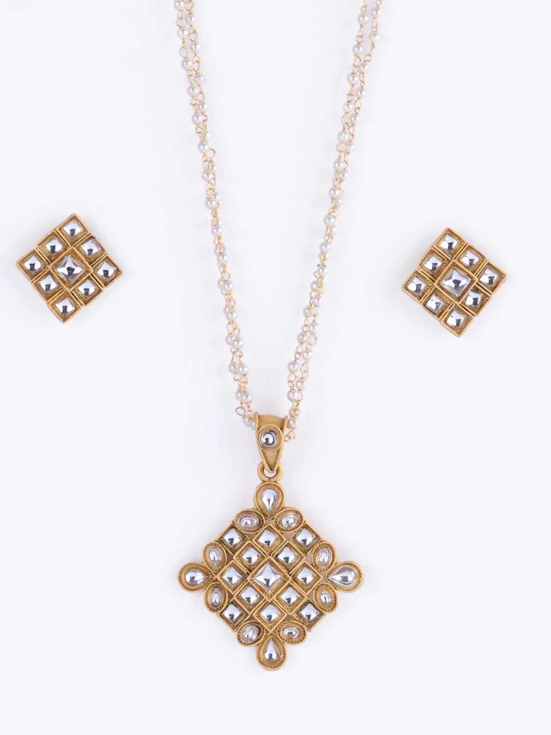 Gold-Plated Stone-Studded & Beaded Jewellery Set