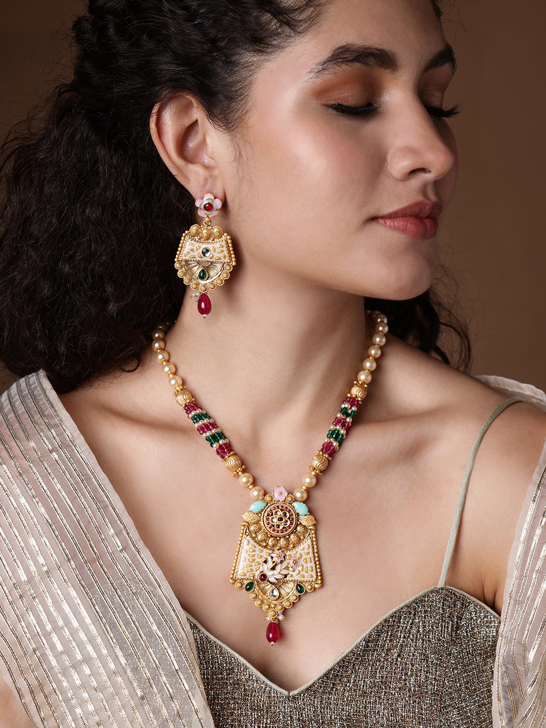 Gold Plated Stones Studded & Beaded Jewellery Set