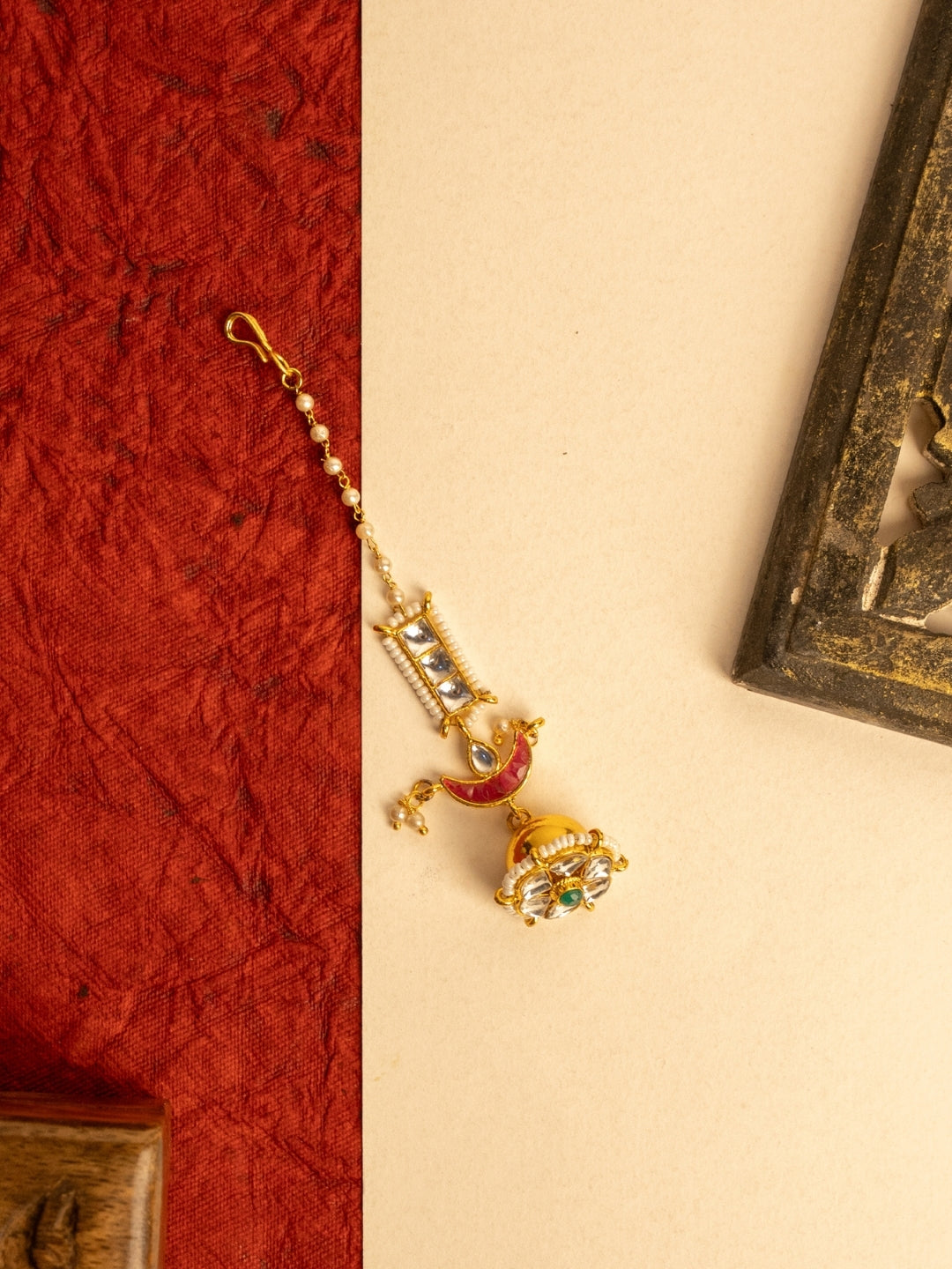 Gold-Plated Kundan Studded & Pearls Beaded Maang Tikka