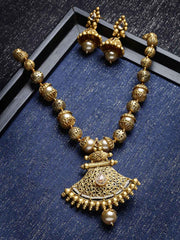 Gold-Toned & Off-White Gold-Plated Stone-Studded & Beaded Jewellery Set