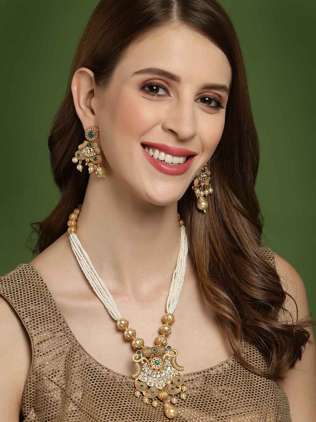 Gold-Plated White Kundan-Studded & Beaded Handcrafted Jewellery Set